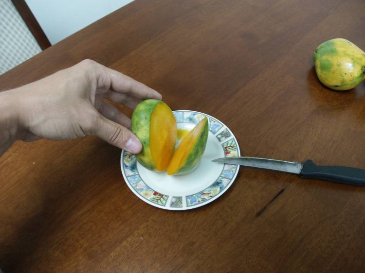 Едим манго
