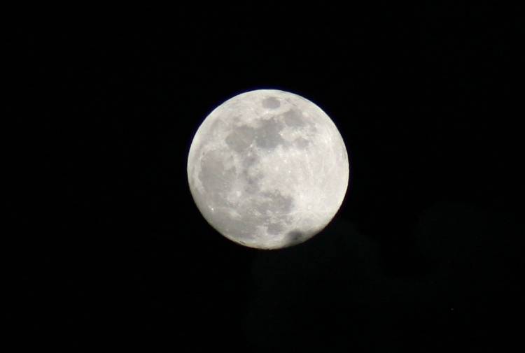 Луна ночью