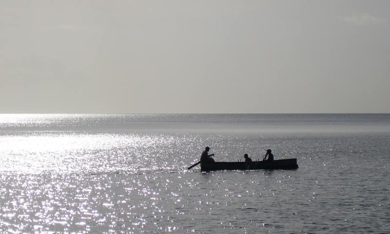 Лодка с рыбаками